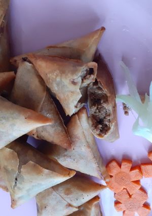 A picture of Chota samosa Qeema samosa.