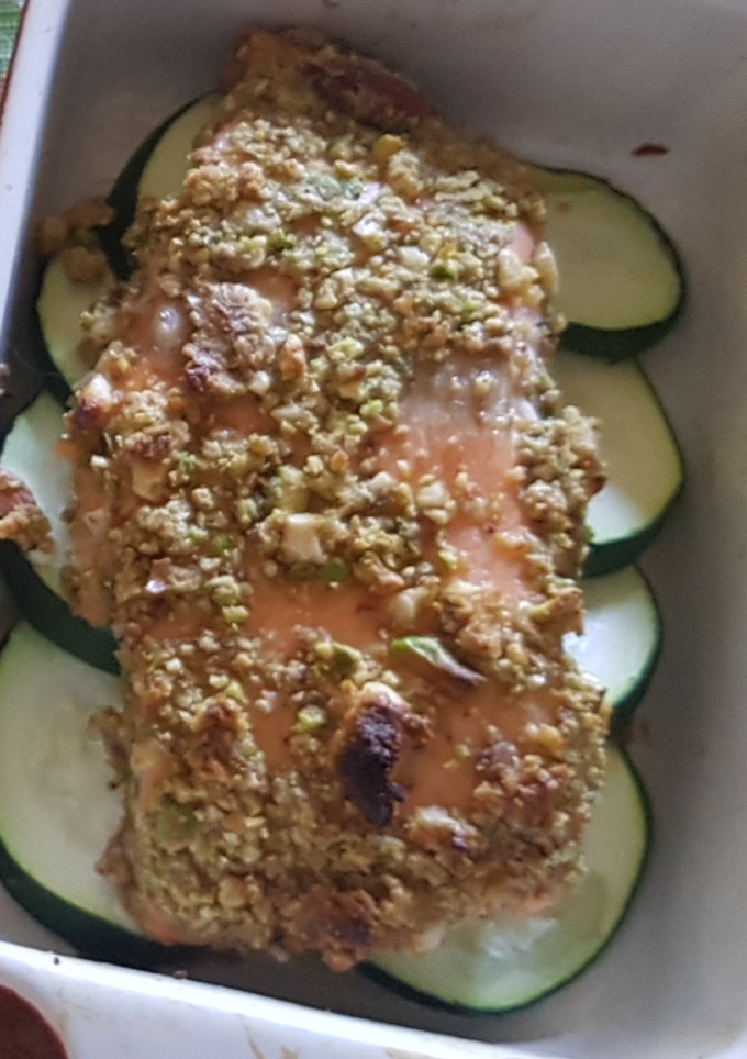 Una foto de Salmón al horno con frutos secos