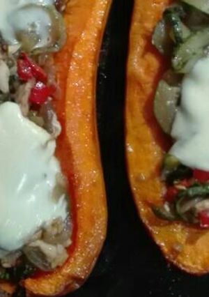 Una foto de Calabaza con pollo y verduras al wok