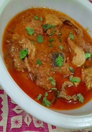 A picture of Chicken handi.