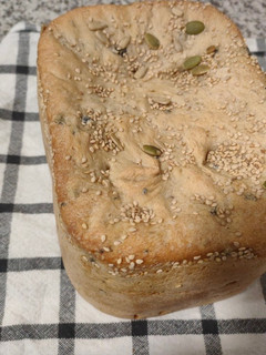 Una foto de Pan con olivas negras