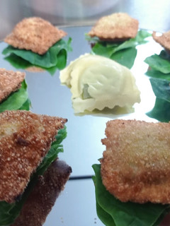 Una foto de Raviolis rellenos al gusto rebozados