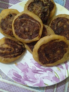 A picture of Potato and mince pinwheels.