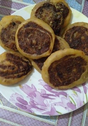 A picture of Potato and mince pinwheels.
