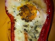 Una foto de dorado a la parrilla con roquefort