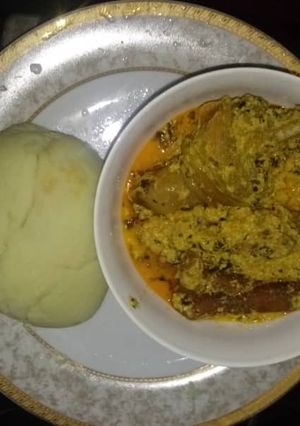 A picture of Egusi soup with chicken.