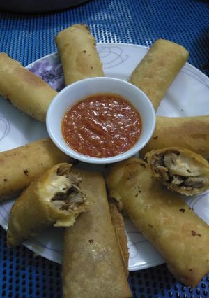 A picture of Chicken cheese spring roll.