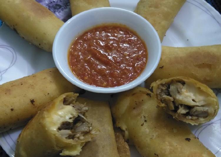 Chicken cheese spring roll