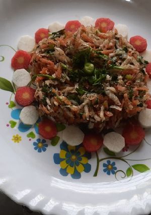 A picture of Carrot and radish salad.