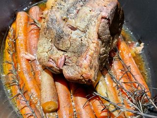 Slow Cooked Beef Brisket With Rainbow Carrots 🥕 🌈