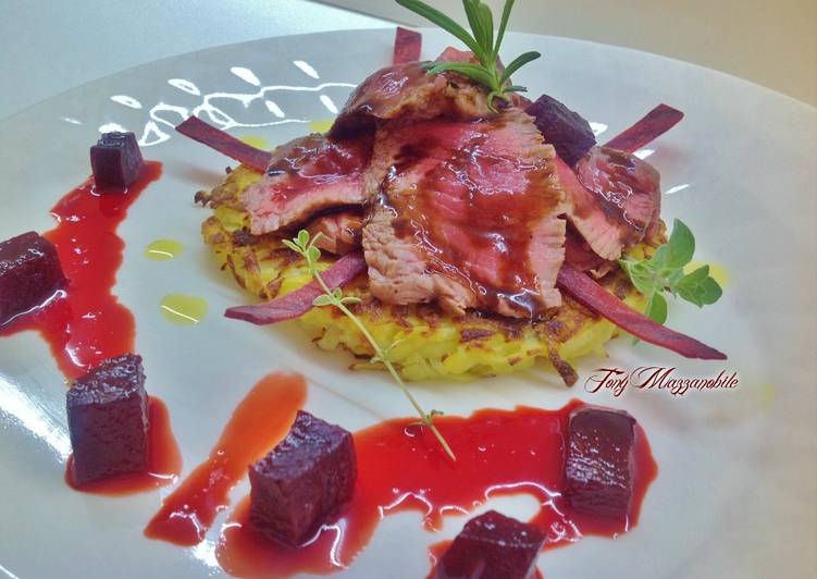 Tagliata di scottona su rösti di patate, con salsina di barbabietola all'arancia