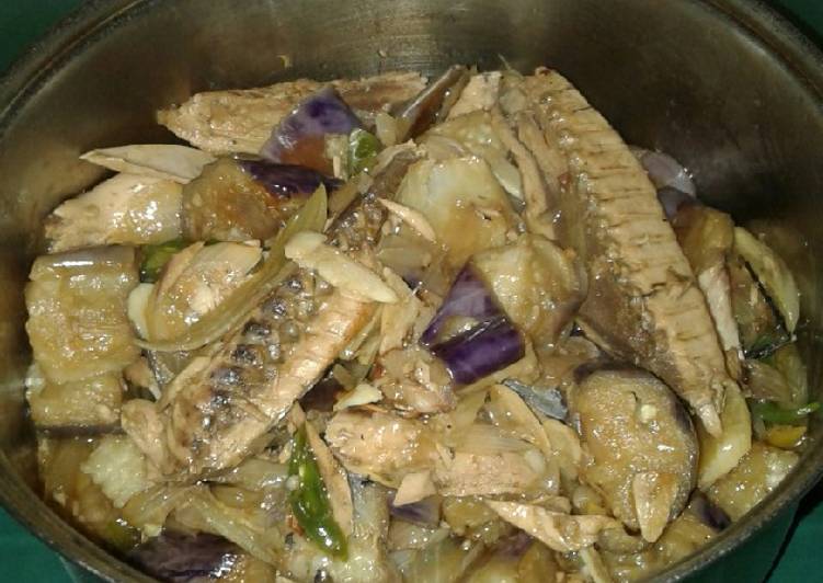 Cara mudah memasak Tongkol Pindang Terong Saos Tiram (DEBM), Bisa Manjain Lidah