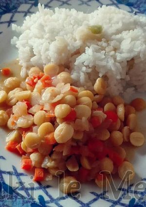 Una foto de Garbanzos al vino blanco con arroz
