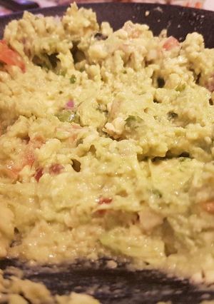 A picture of Guacamole dip.
