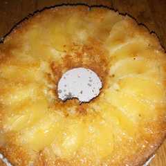 A picture of Torta de manzana 🍎 invertida.