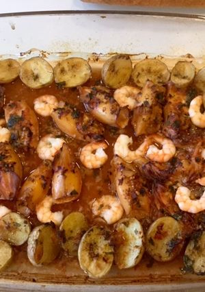 Una foto de Calamares de potera con langostinos