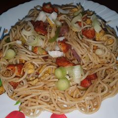 A picture of Egg chicken noodles.
