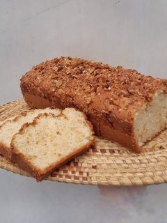 Una foto de Budín con cubierta crocante de maní (garrapiñadas)