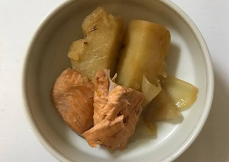 Recipe of Speedy Simmered Salmon and Potatoes (Sakejaga)
