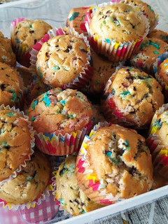 Φωτογραφία της συνταγής Αφράτα cupcakes με πολύχρωμη τρούφα