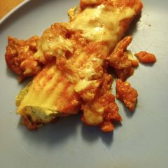 A picture of Manicotti.