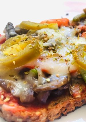 A picture of Easy & Quick Bread Pizza.