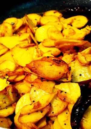 A picture of Chembu mezhukuperti/arabi/taro root fry.