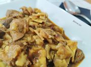 Una foto de gazpacho de pollo