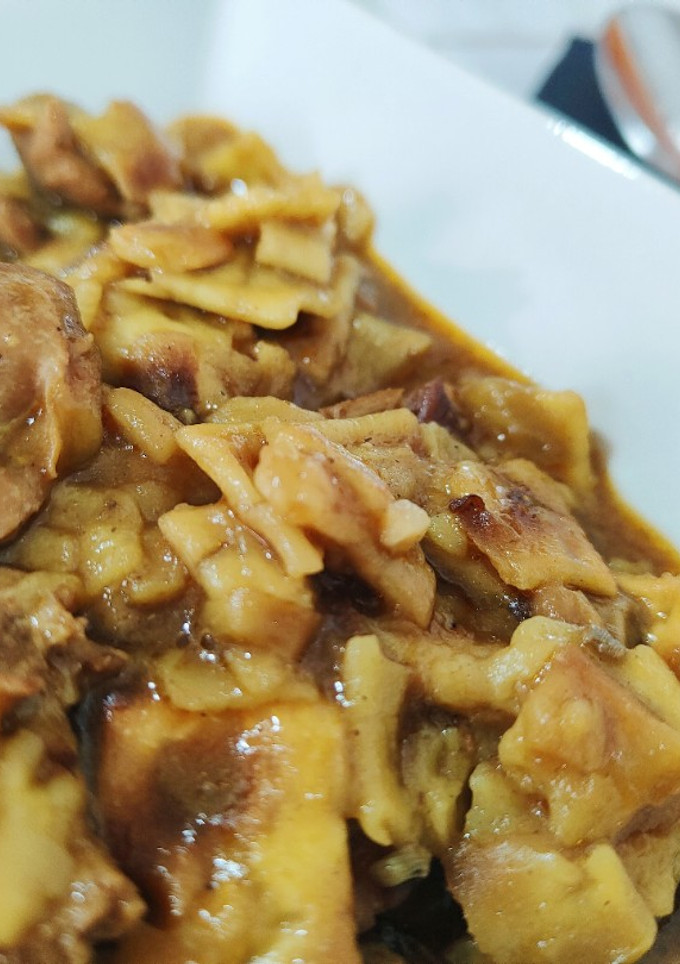 Una foto de Gazpacho con mollejas de pollo y boletus