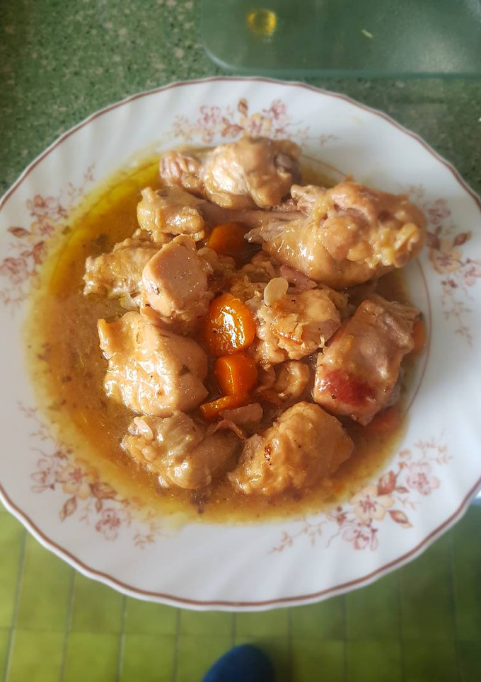 Una foto de Pollo a la cerveza en olla rápida