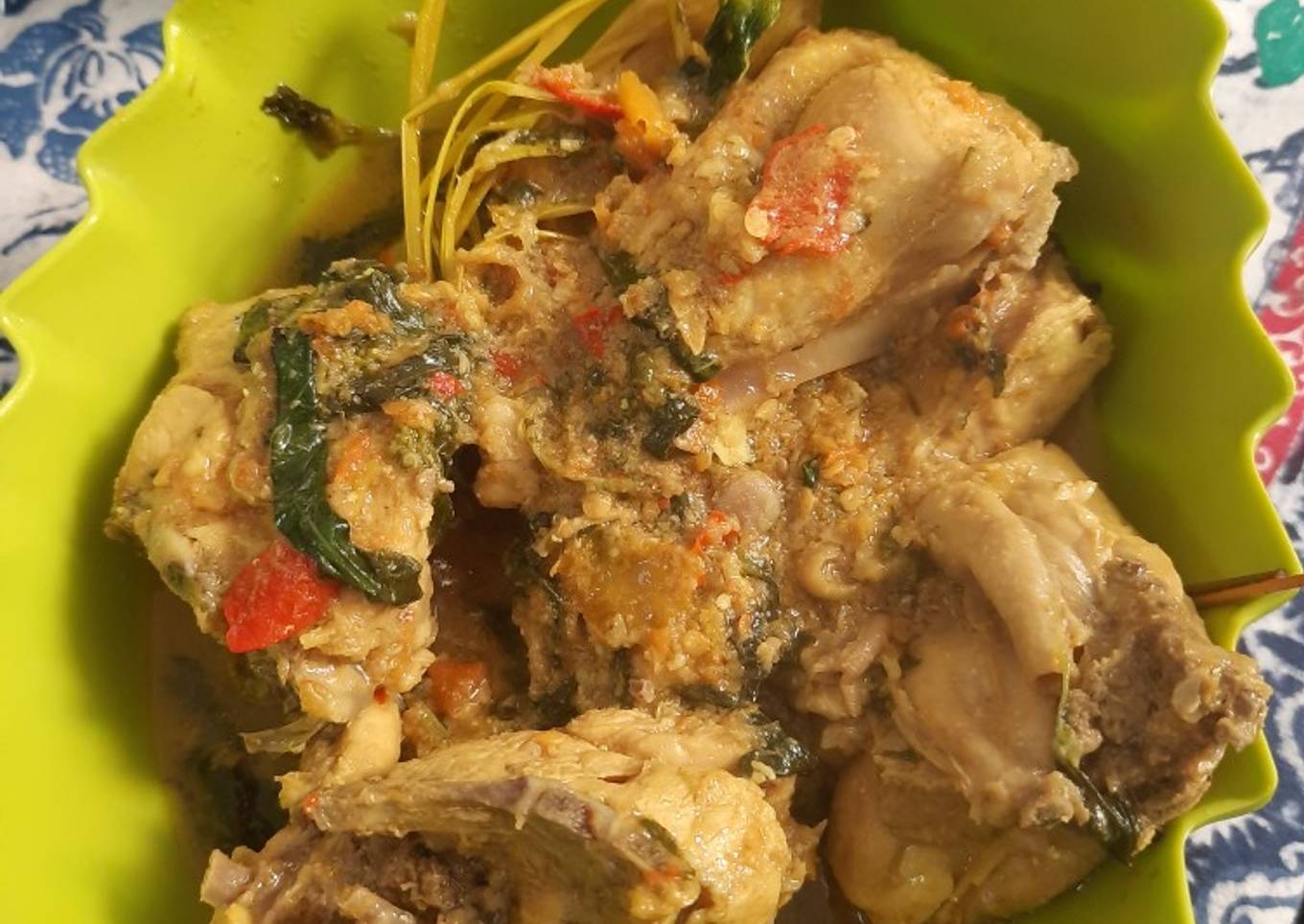ayam dengan daun kemangi
