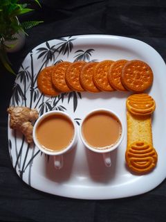 अदरक इलायची वाली चाय (Adrak elaichi wali chai recipe in hindi) रेसिपी मुख्य फोटो