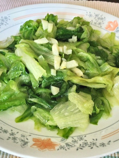汆燙卷心生菜(結球萵苣) 的食譜成品照片