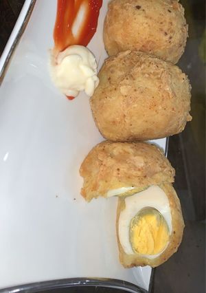 A picture of Potatoe egg balls.