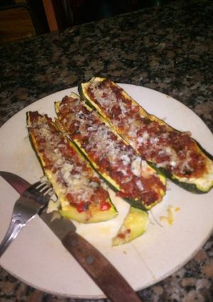 Una foto de Calabacines rellenos de carne al horno