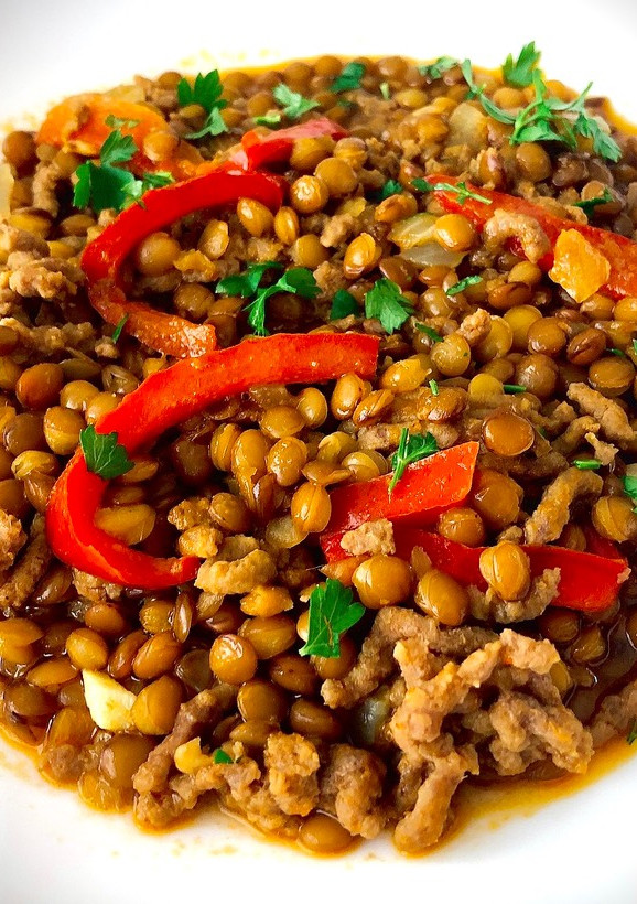 Una foto de Lentejas al curry rojo con ternera