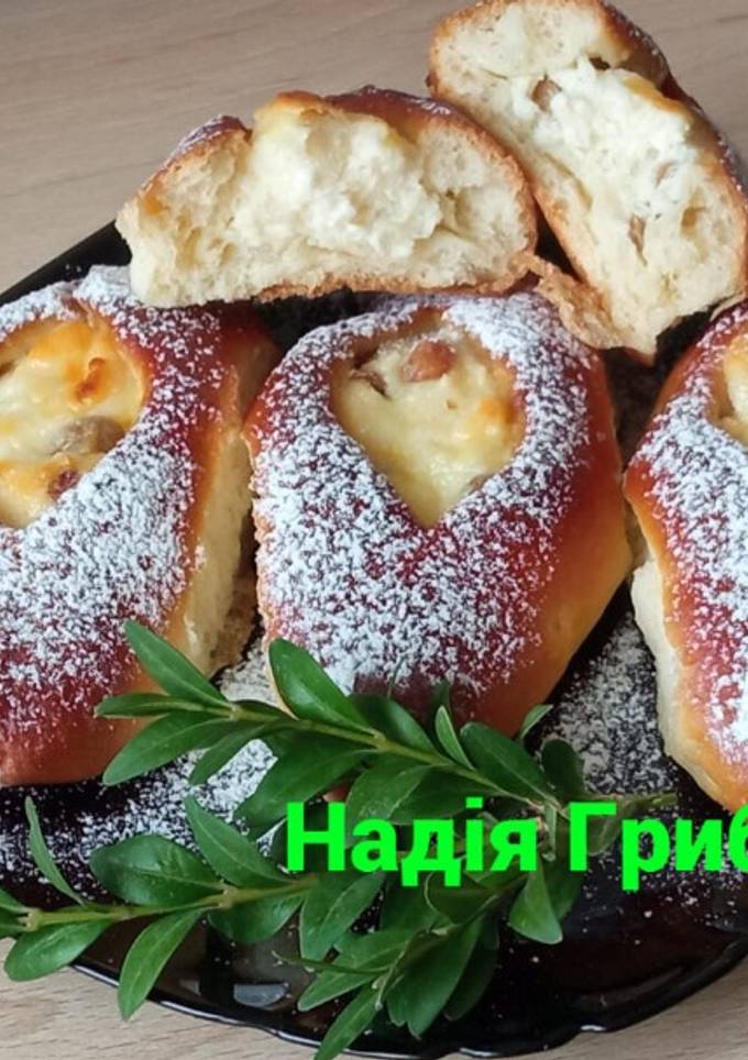 Булочки з сирною начинкою