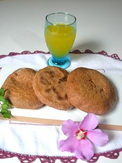 Una foto de Pancitos integrales en sartén,rellenos con acelga y queso🍻