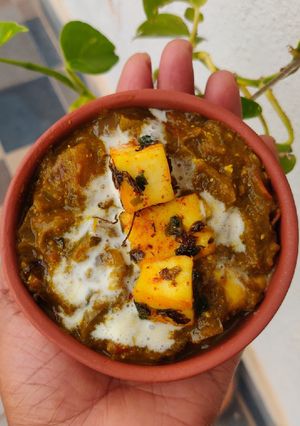 A picture of Palak paneer.