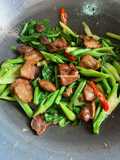 คะน้าหมูกรอบ