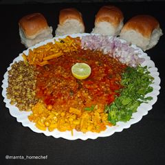 A picture of Misal Pav.