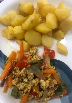 A picture of Potato & egg sauce.