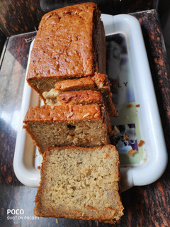 A picture of Banana walnut bread.