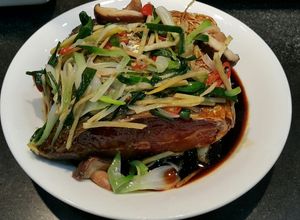 Hình của món Cá vược hấp xì dầu.