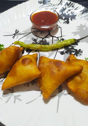 A picture of Gobhi Matar Mini Samosa.