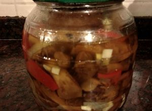 Una foto de Hongos en escabeche