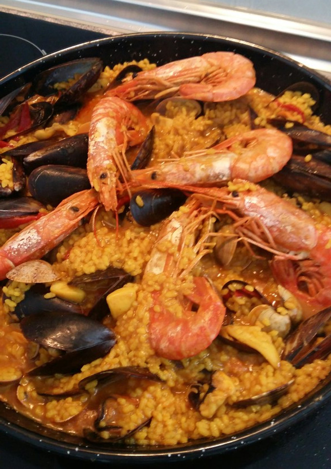 Una foto de Paella de pescado y marisco 😊😉