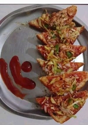 ચીઝી વેજીટેબલ ટોસ્ટ (Cheesy Vegetable Toast Recipe In Gujarati) રેસીપી મુખ્ય ફોટો
