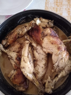 Una foto de Muslos de pollo con hierbas