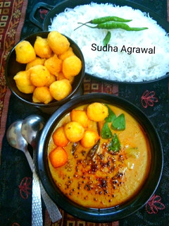 मूंग दाल कढ़ी पकौड़ा (Moong dal kadhi pakoda recipe in Hindi) रेसिपी मुख्य फोटो